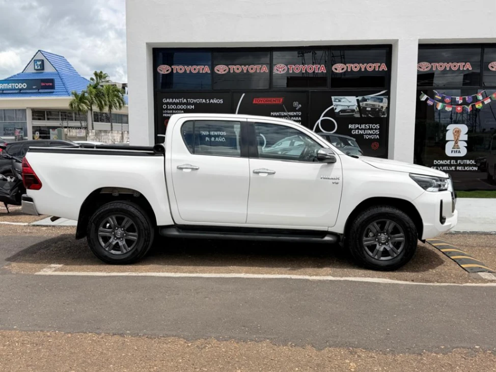 TOYOTA HILUX