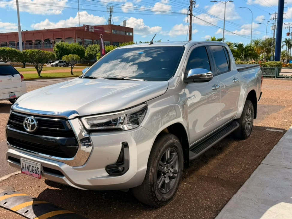 TOYOTA HILUX